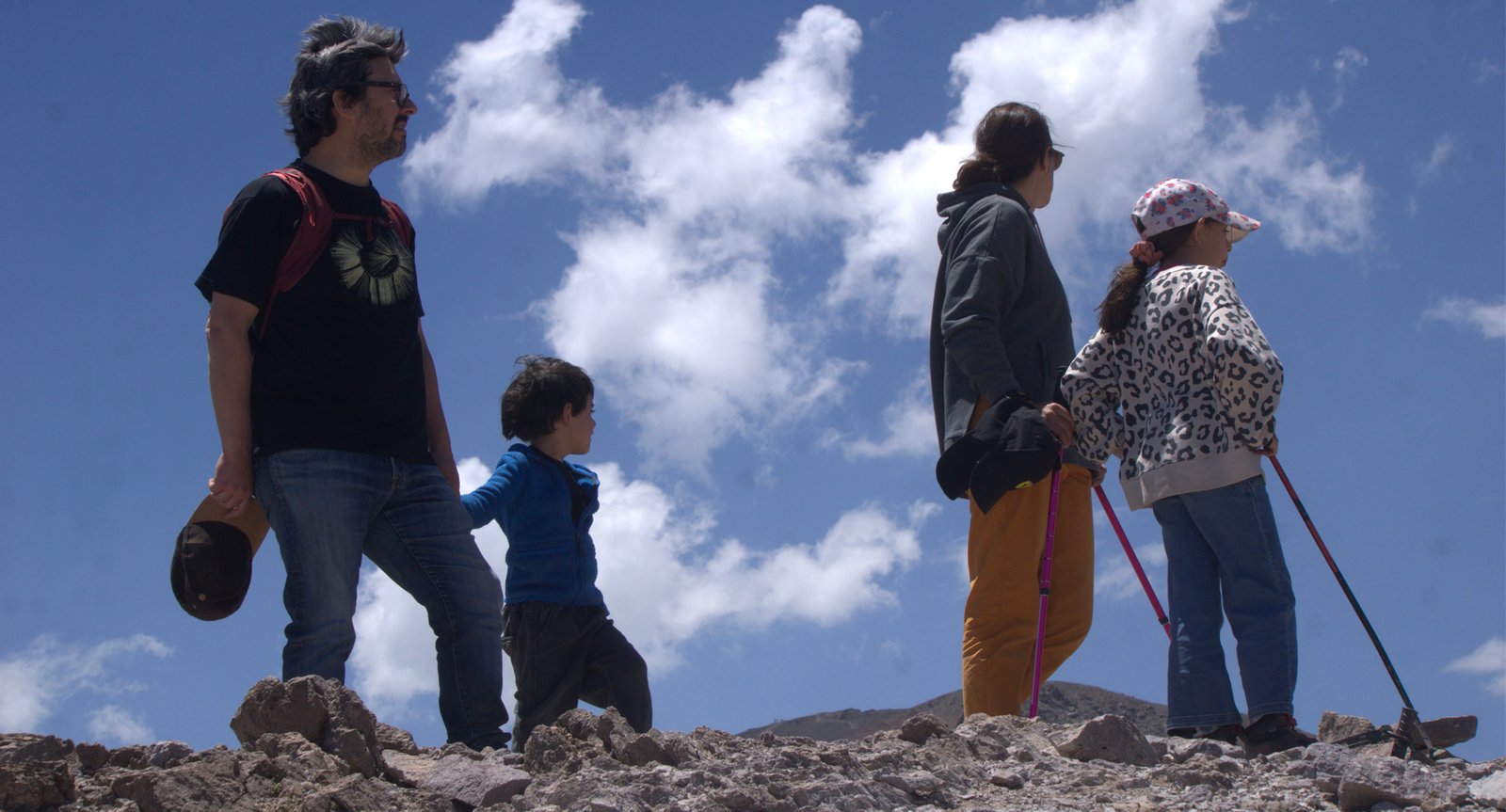 🎶🏔️ Farellones vibró con su Festival de Montaña 2025. Hablamos con Alejandra Valdés sobre la magia del evento y cómo la cultura está transformando la vida en la cordillera. ✨