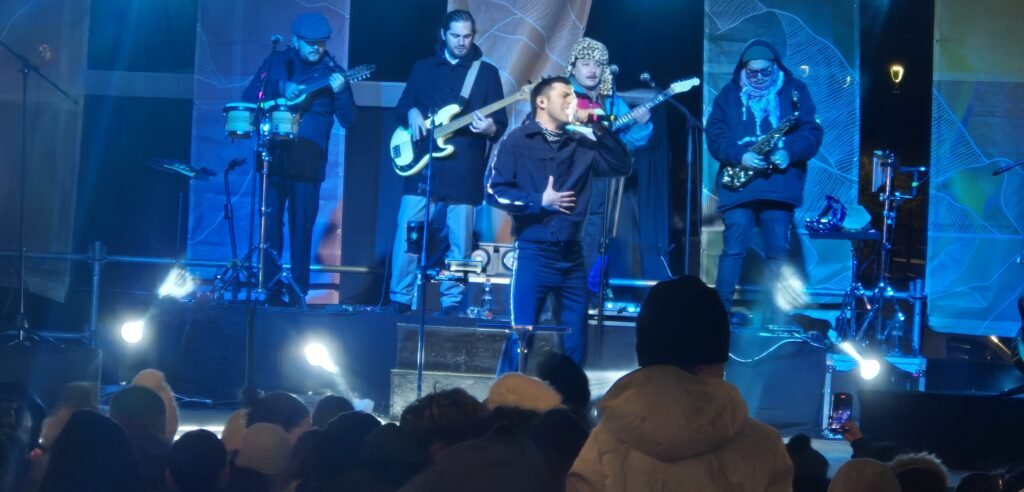 🎶🏔️ Farellones vibró con su Festival de Montaña 2025. Hablamos con Alejandra Valdés sobre la magia del evento y cómo la cultura está transformando la vida en la cordillera. ✨